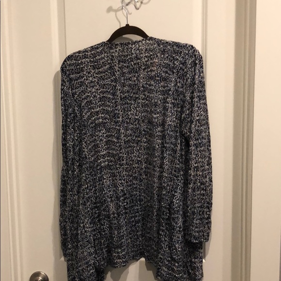 Cover Up Sweater - Picture 4 of 4